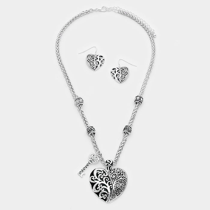 iLLASPARKZ Metal filigree heart pendant & key charm necklace