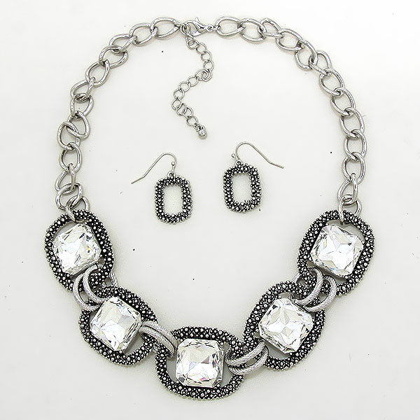 iLLASPARKZ Glass Square Collar Necklace