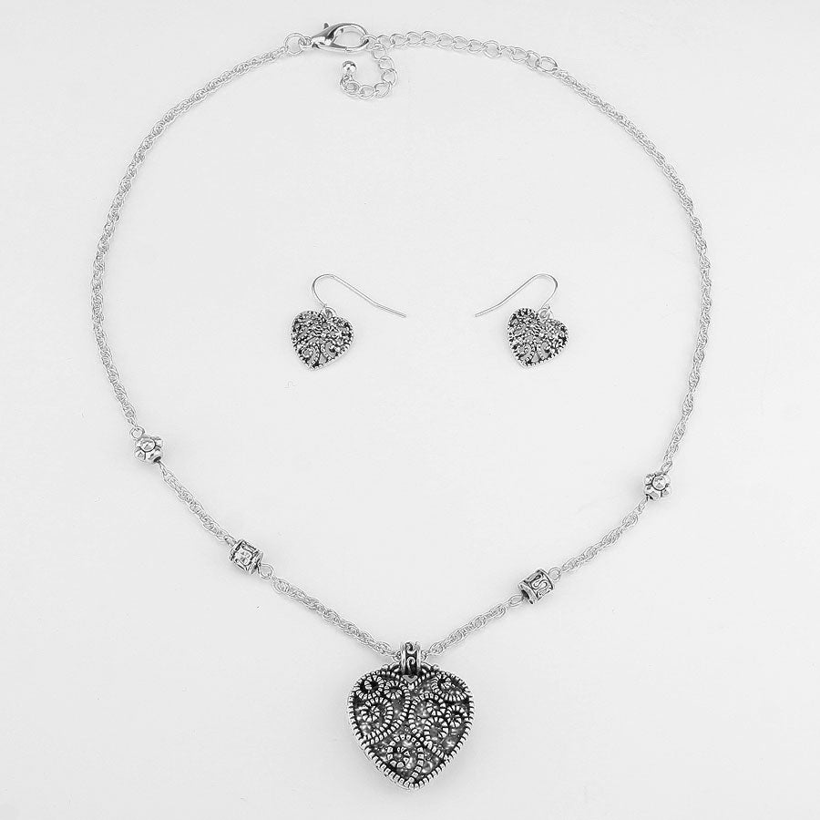 iLLASPARKZ Filigree Heart Charm Necklace