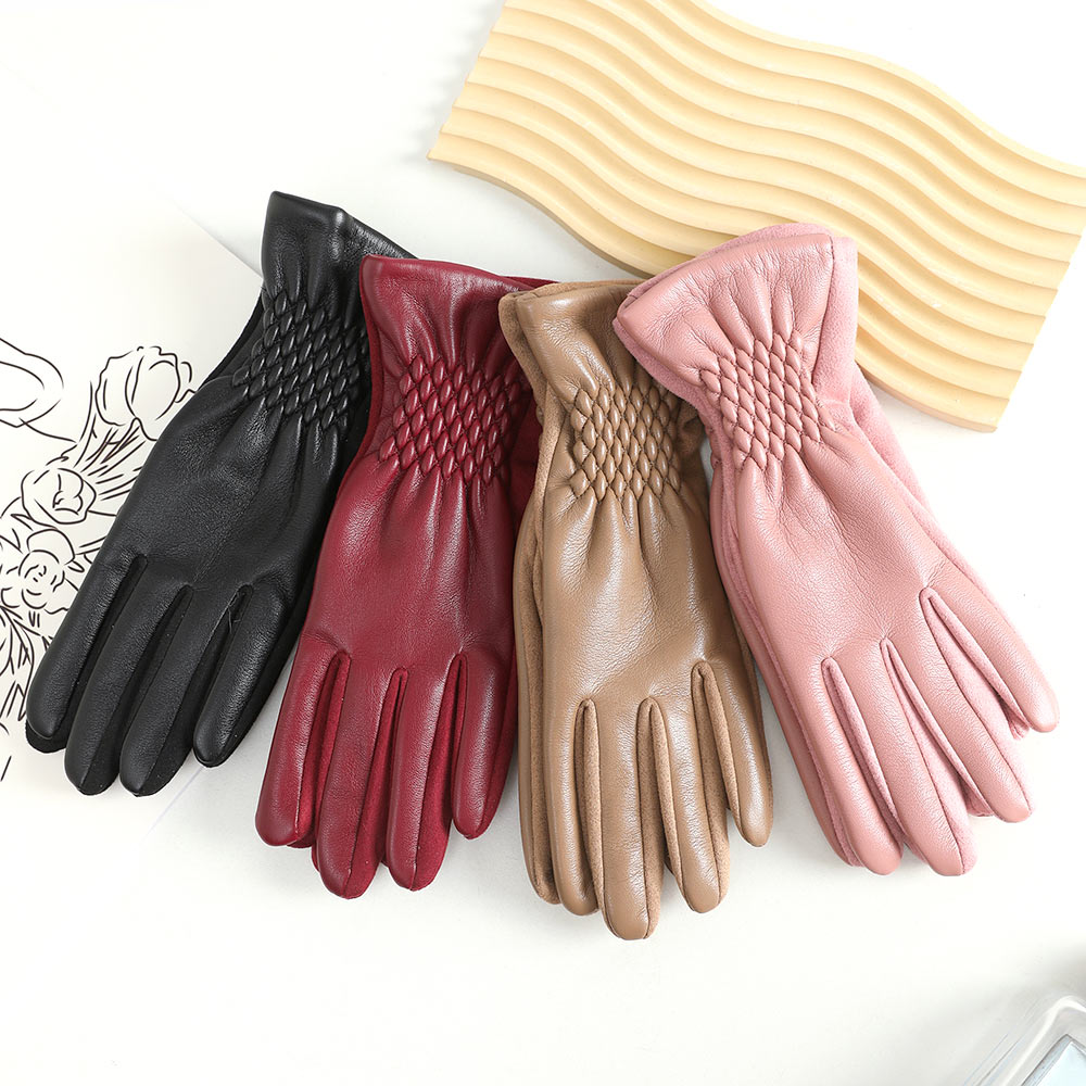 iLLASPARKZ Pleat Detailed Touch Smart Gloves