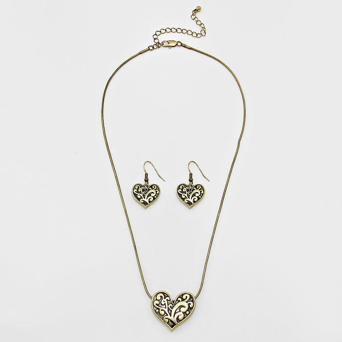 iLLASPARKZ Filigree Heart Pendant Necklace