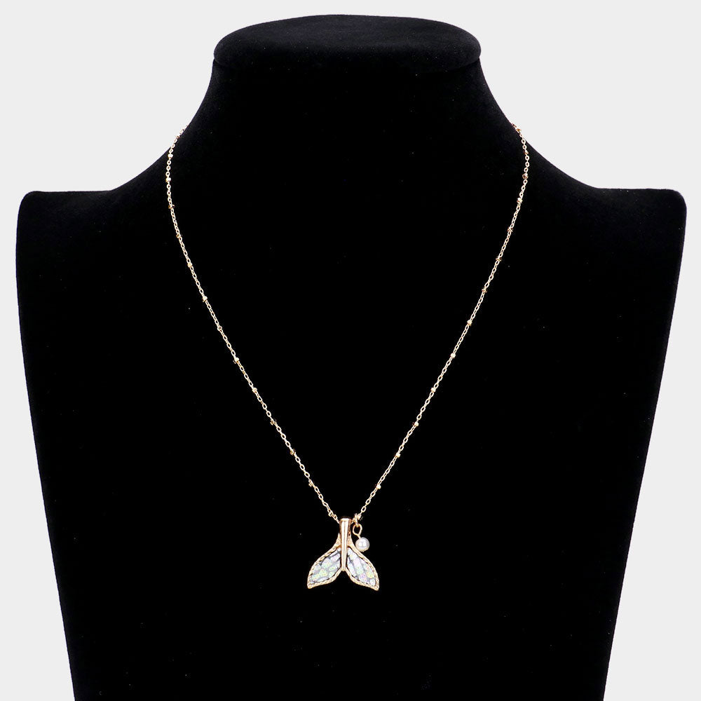 iLLASPARKZ Patterned Whale Tail Pearl Pendant Necklace